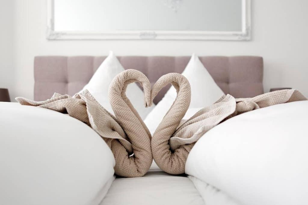Sc 06 By Rockchair Apartments L Superhost Status L 4 Bedrooms Boxspringbeds 2 Bathrooms Balcony Elevator - Cozy Family & Business Flair Welcomes You! Berlin Luaran gambar