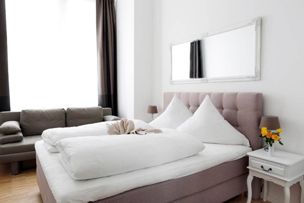 Sc 06 By Rockchair Apartments L Superhost Status L 4 Bedrooms Boxspringbeds 2 Bathrooms Balcony Elevator - Cozy Family & Business Flair Welcomes You! Berlin Luaran gambar