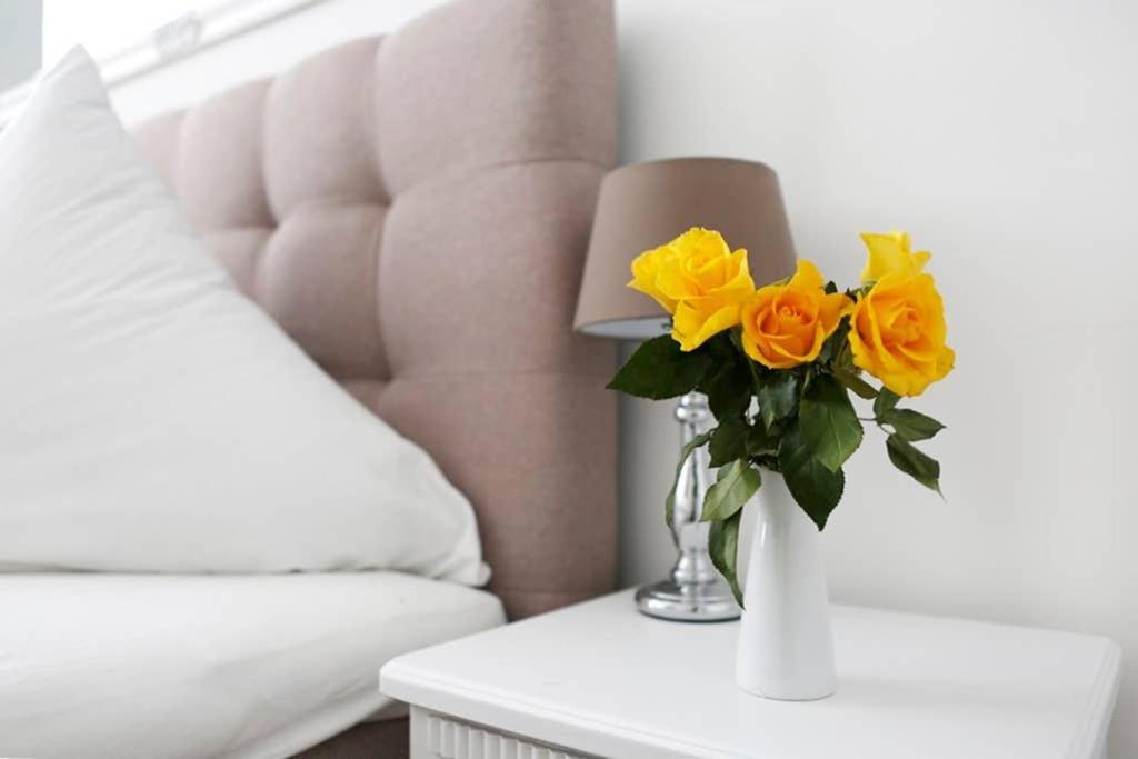 Sc 06 By Rockchair Apartments L Superhost Status L 4 Bedrooms Boxspringbeds 2 Bathrooms Balcony Elevator - Cozy Family & Business Flair Welcomes You! Berlin Luaran gambar